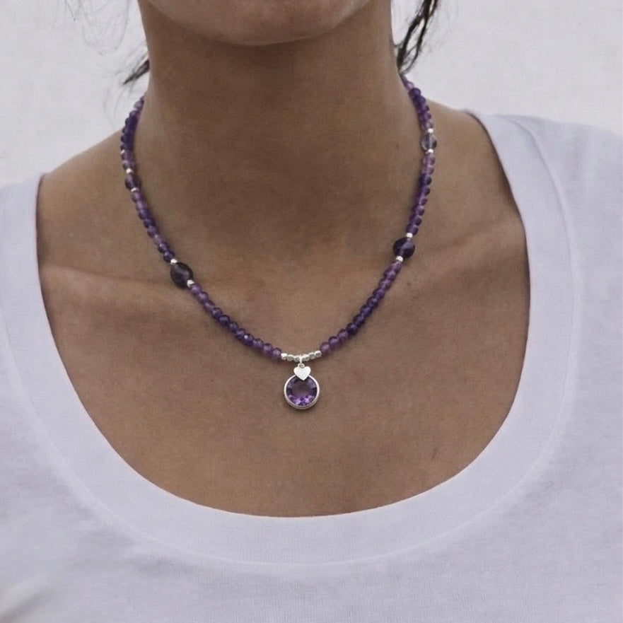 Beaded necklace with amethyst pendant