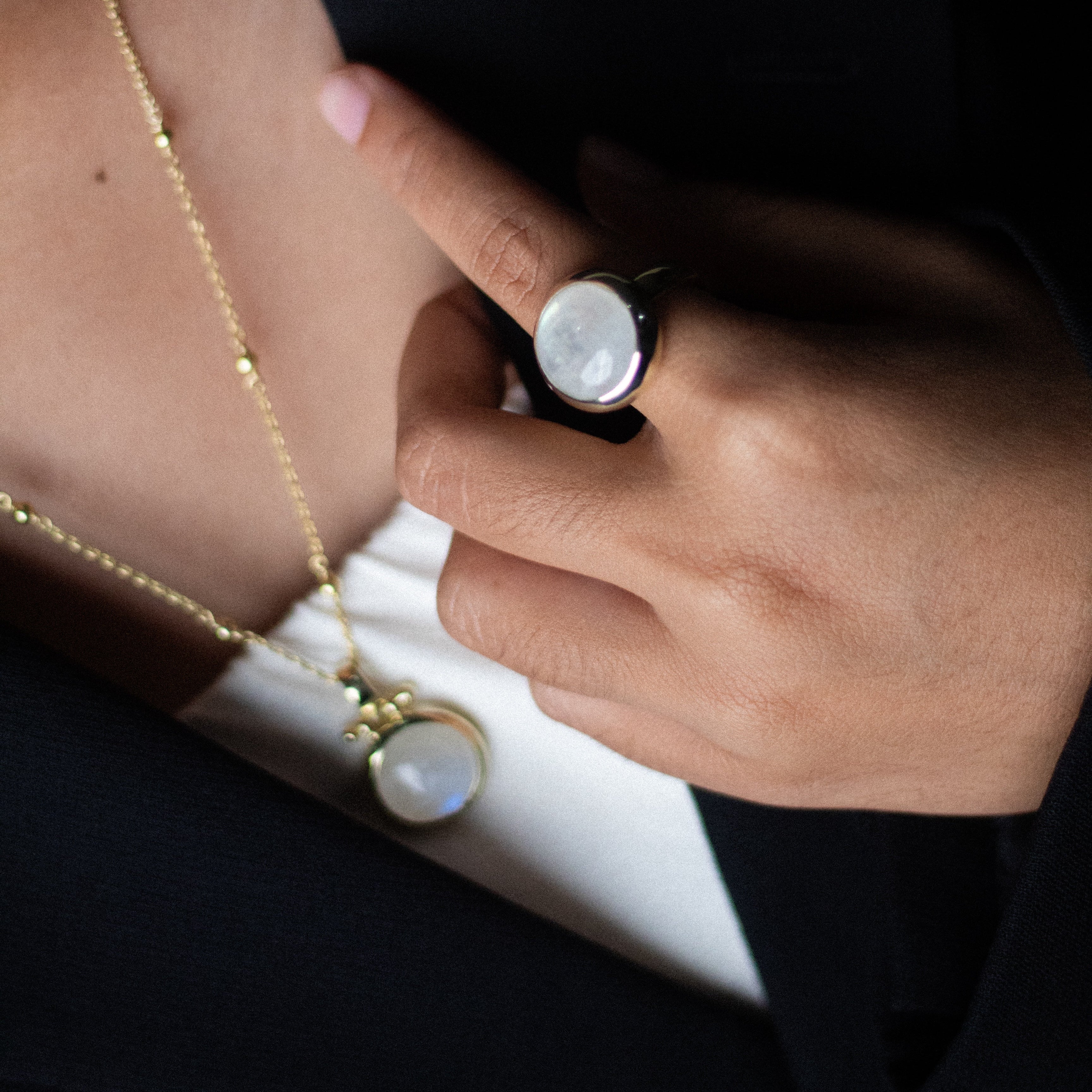 Charlie ring chunky - With Rainbow Moonstone