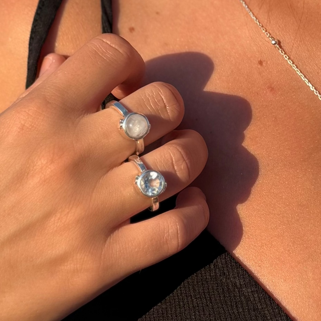Heart ring - With Rainbow Moonstone