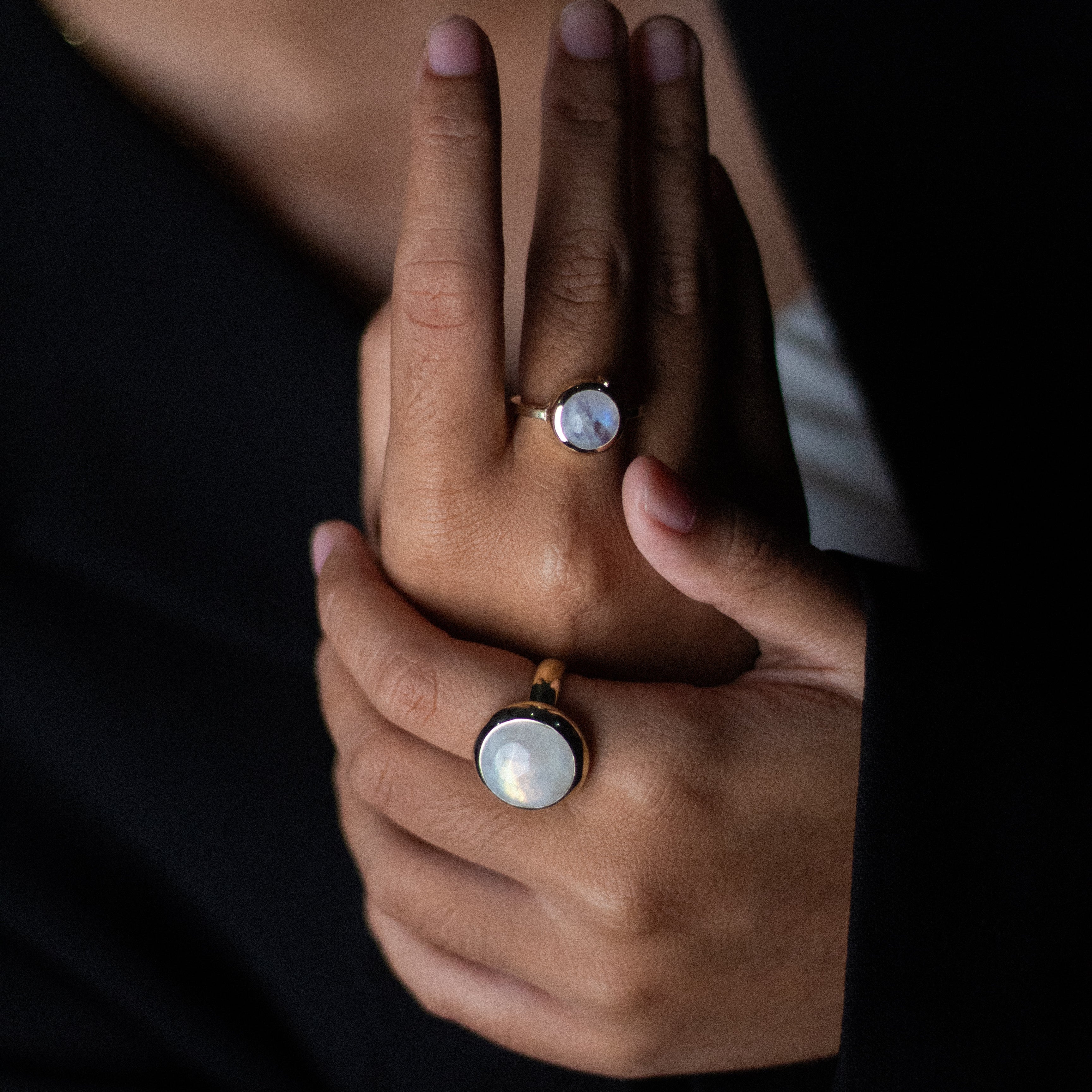 Charlie ring slim - With round Rainbow Moonstone